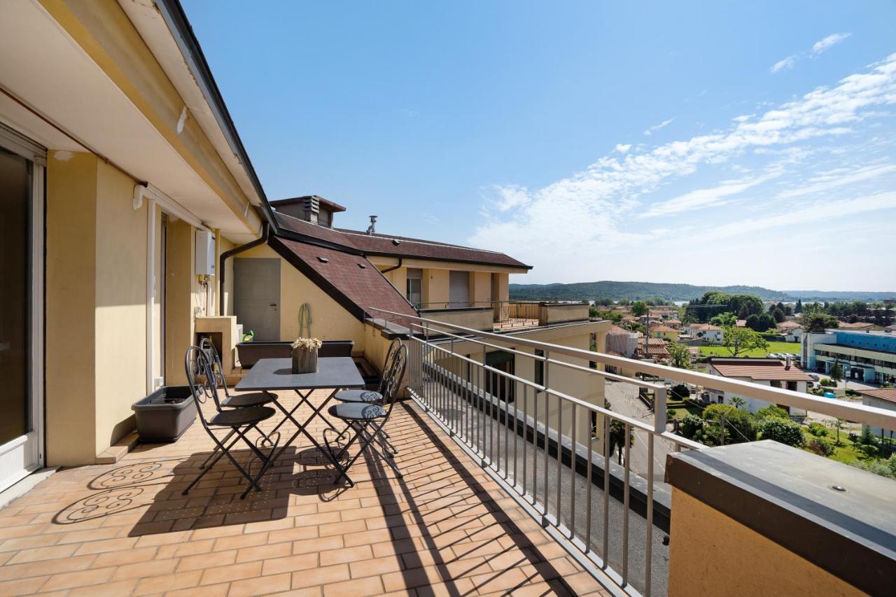 La Casa Del Riccio Apartment Arona Luaran gambar