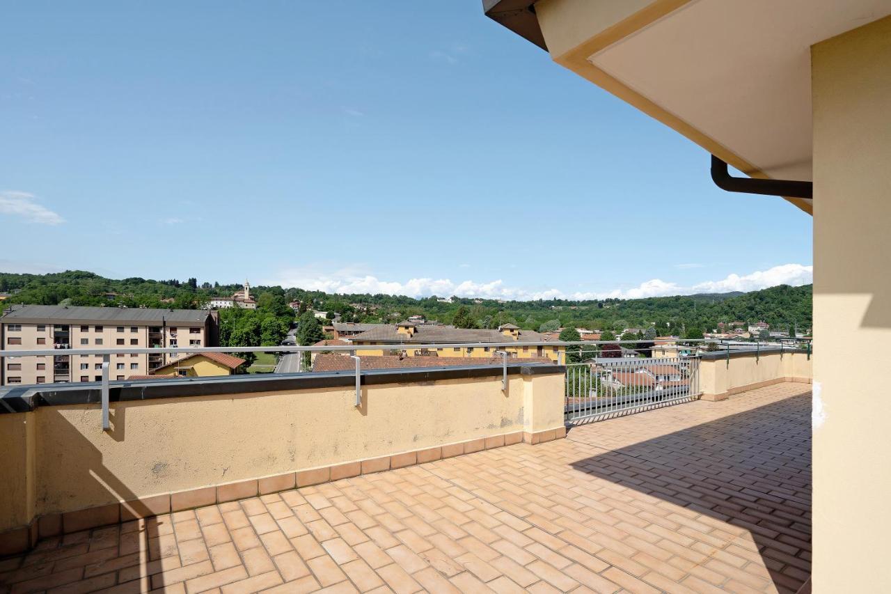 La Casa Del Riccio Apartment Arona Luaran gambar